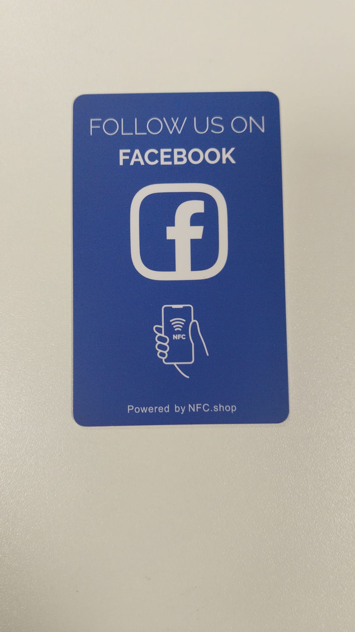 3 Facebook kaarten 'Follow us' - Onze chip opent jouw Facebook pagina.