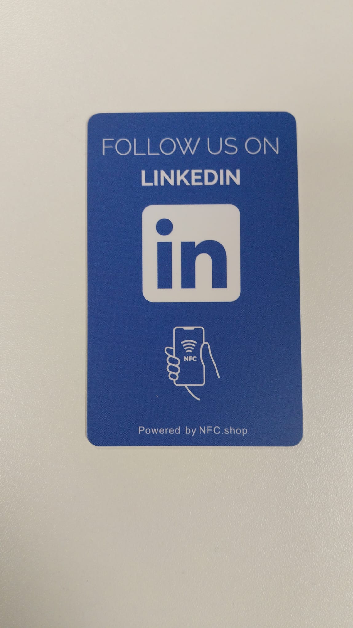 3 Linkedin kaarten 'Follow us' - Onze chip opent jouw Linkedin pagina.