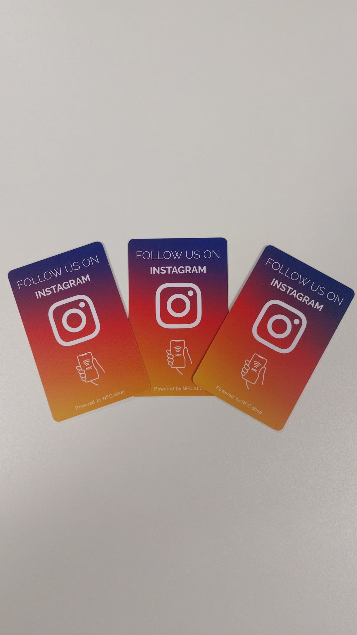 3 Instagram kaarten 'Follow us' - Onze chip opent jouw Instagram pagina.